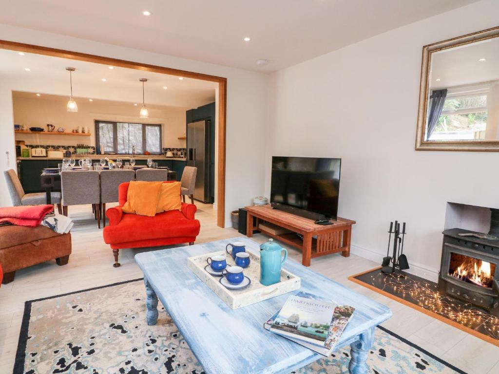 Captains Lodge, Dartmouth