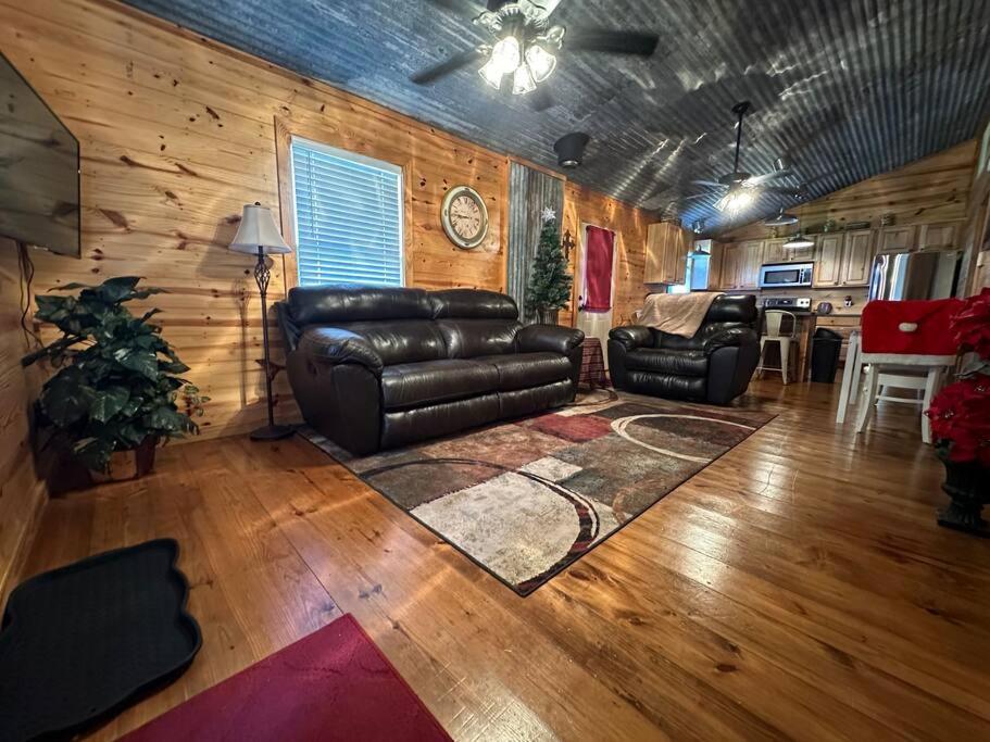 Hillside Hideaway, Longview