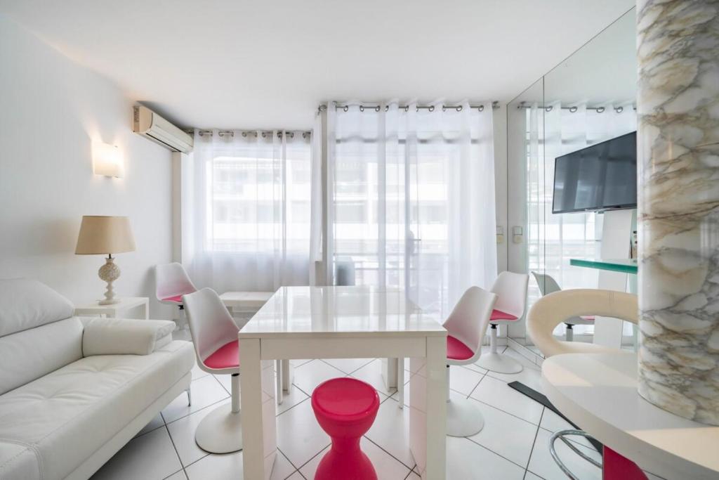Nice 2-3 bedroom ideally located - 2