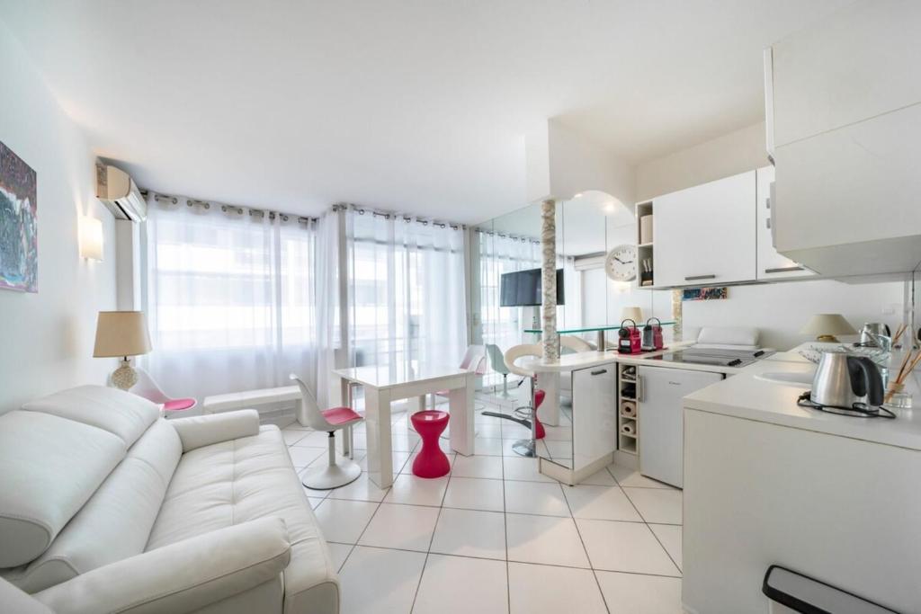 Nice 2-3 bedroom ideally located - 3