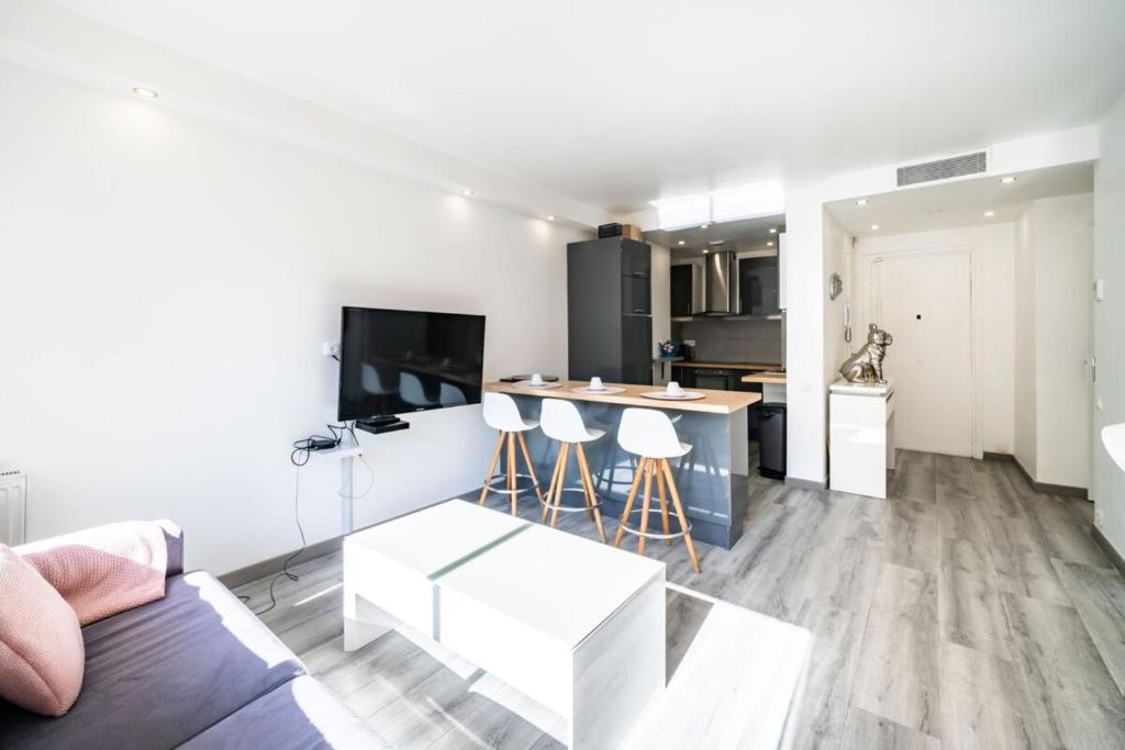 Wdf one bedroom 1 min walk to Martinez hotel - 1