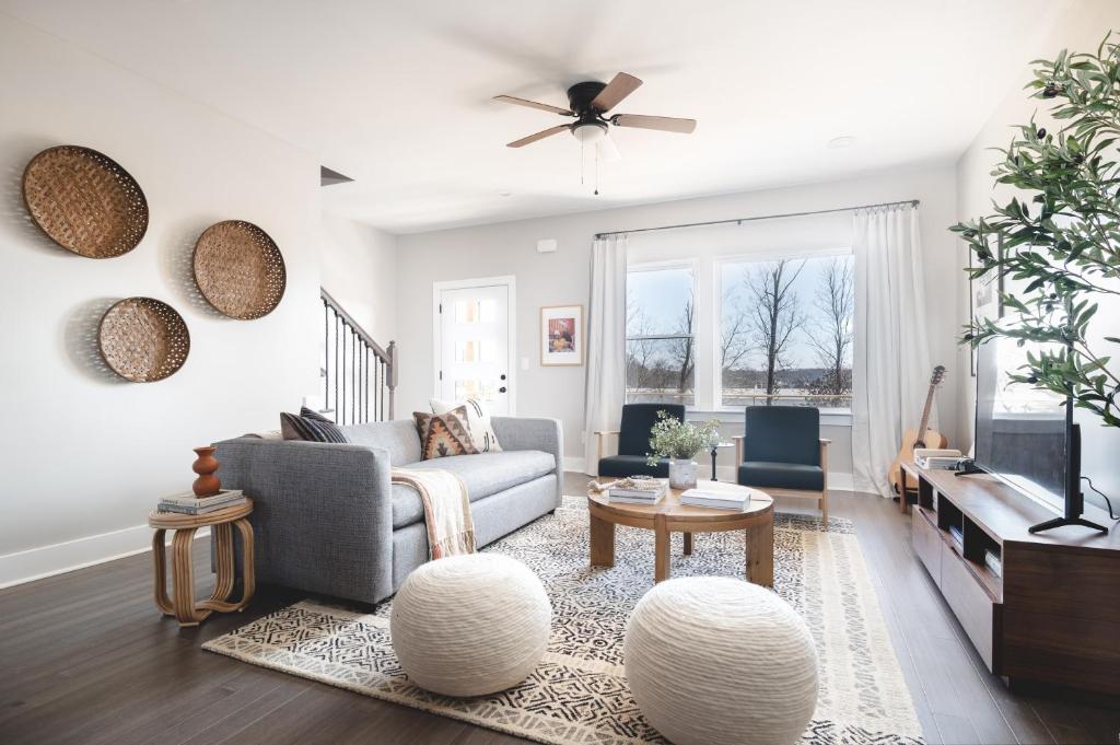 Rhett by AvantStay Stylish Southern Style Flat w Gorgeous Design, Nashville