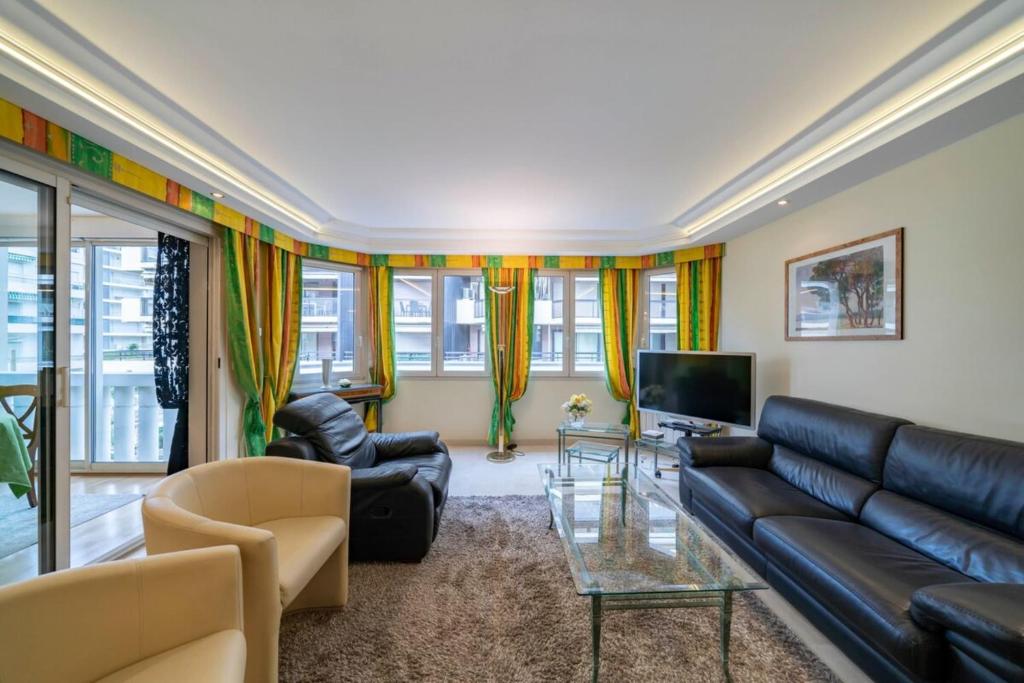 Beautiful one bedroom two minute walk to Carlton Hotel - 2