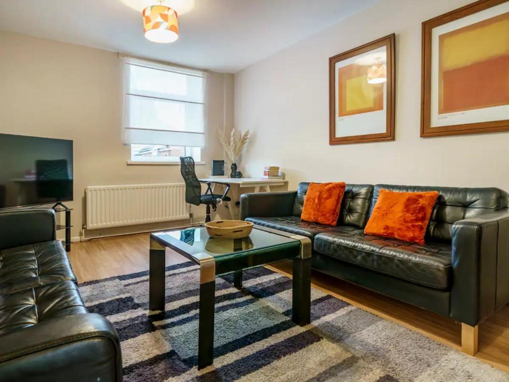 Pass the Keys City Centre Queens Uni Eateries and Bars Abound, Belfast