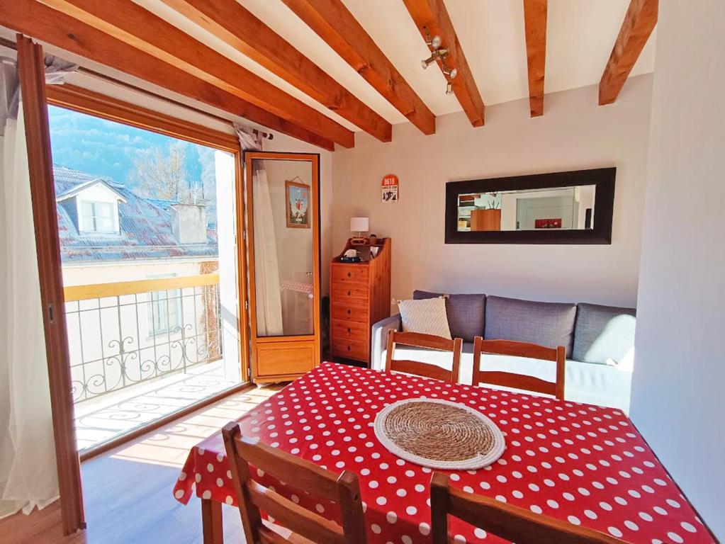 La Tanière, T2 duplex, centre Luchon, 4 personnes, wifi, 3ème étage - 2