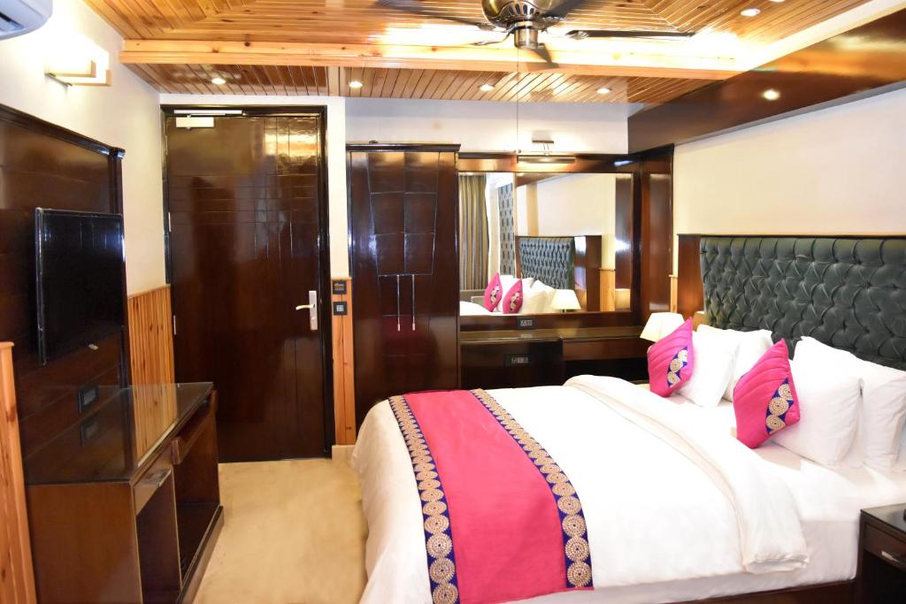 Hotel Wood Castle Grand  photo