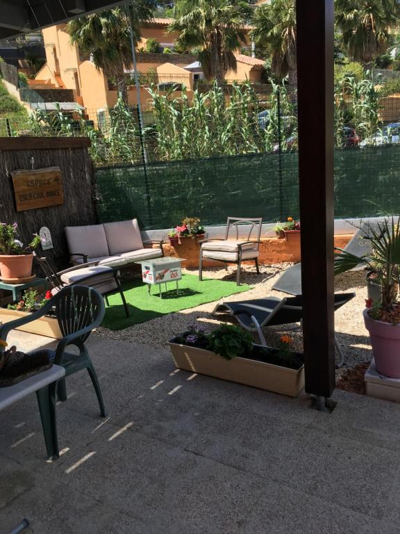 APPARTEMENT 6 PERS CLIMATISÉ - CENTRE VILLE À 15 MIN DE LA MER - 75M2 - 3 CHAMBRES - TERRASSE -CALME - PARKING - 2