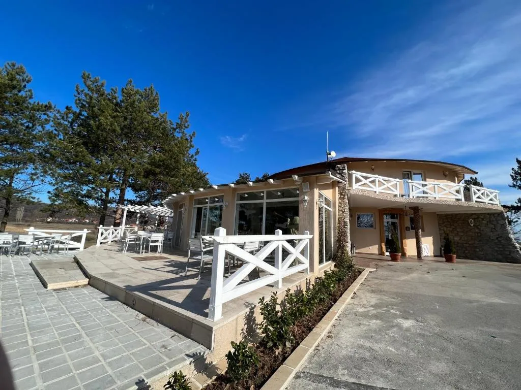 Garni hotel Oblačinsko jezero, hotell sihtkohas Oblačina