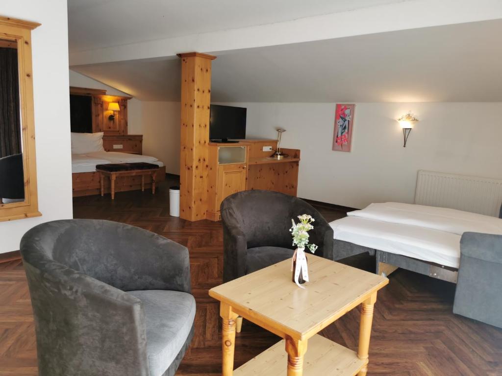 Suite with Balcony and Mountain View, carpe solem KAPOOM - Pop Up Hotel till 2026 in Kaprun