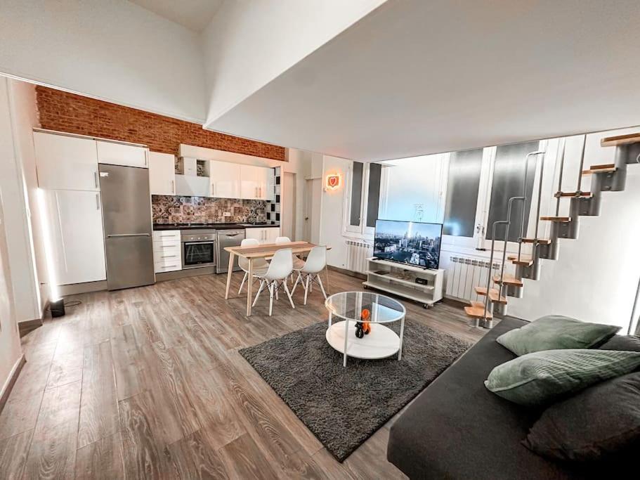 Mezzanine 2 bedroom in Chueca, Мадрид