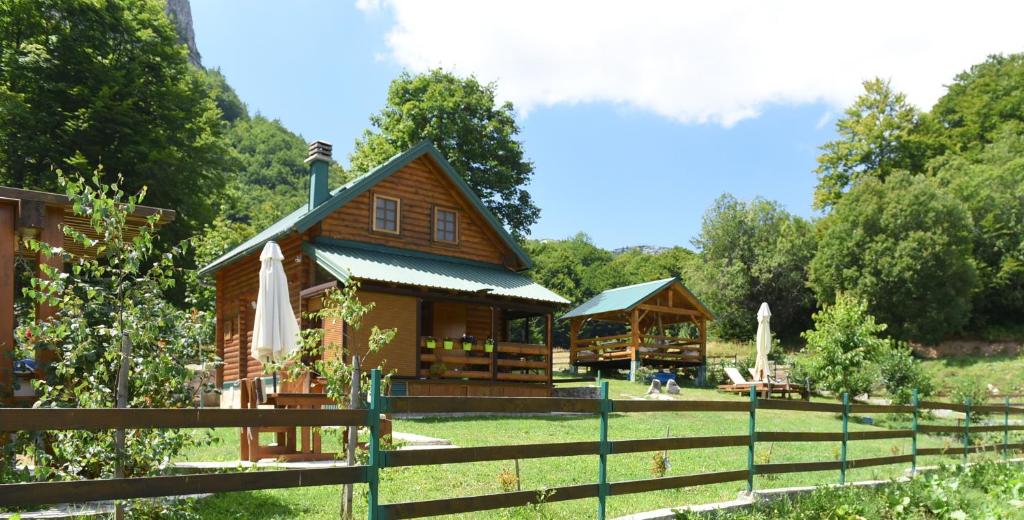 Private Cabin in the Woods - 3
