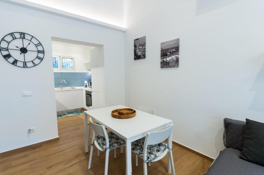White Home - 2