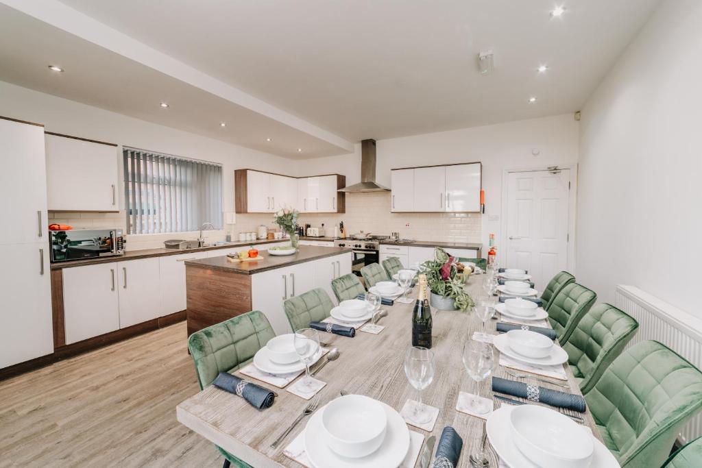 Stunning spacious, Family, Contractor Fast WiFi, Sky TV, close to City Centre, Birmingham