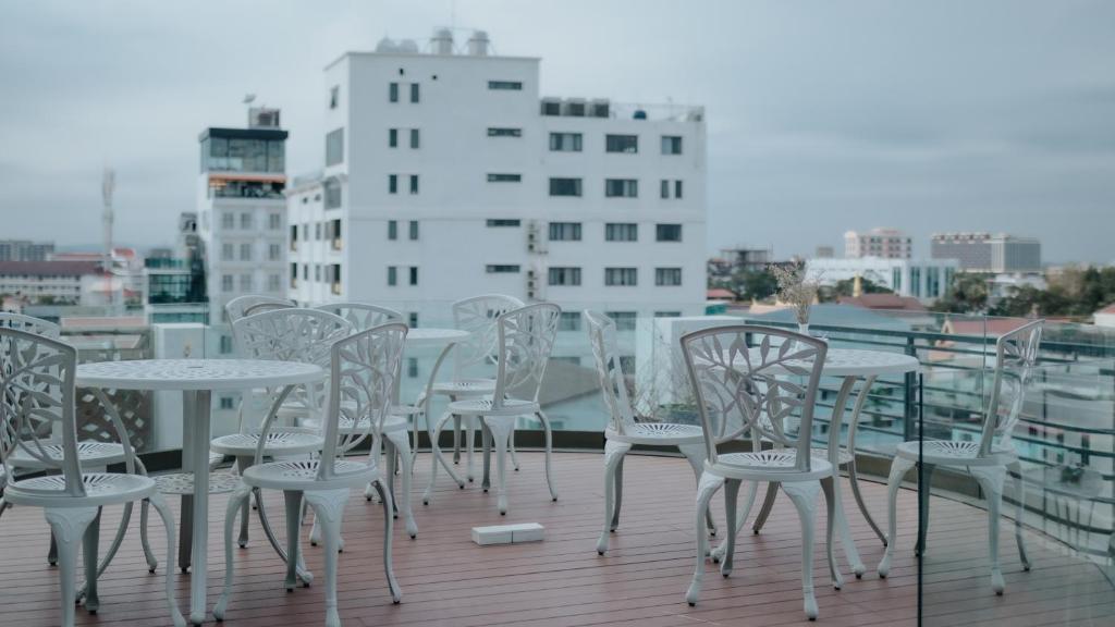 Riverside Hotel