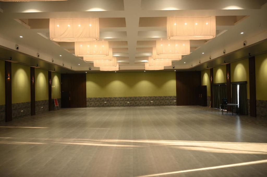 Mango Leaf Lake Resort