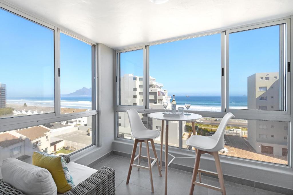 Ocean View 503 by Host Agents, Bloubergstrand