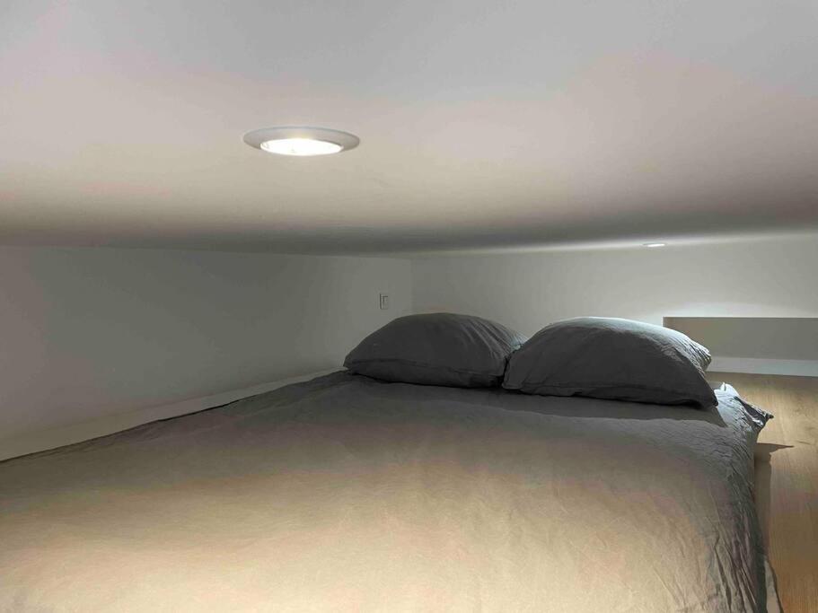 Bright studio apartment in the heart of Paris - 2