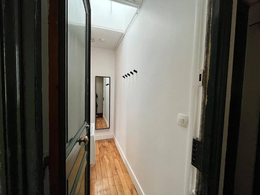 Central Typical Parisian Studio - 5