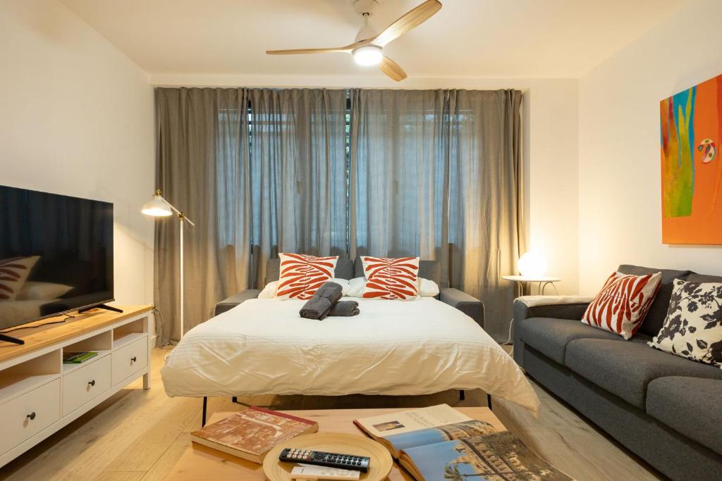 Charming 2 Bedroom Apartment with FREE PARKING close to Torre del Oro by Ocityzen - 3