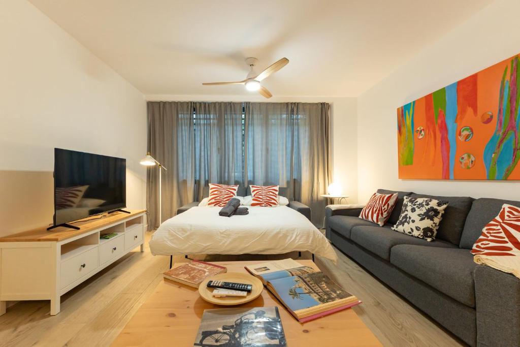 Charming 2 Bedroom Apartment with FREE PARKING close to Torre del Oro by Ocityzen - 5