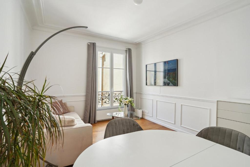 Le XVIe Chic - Paris - 1