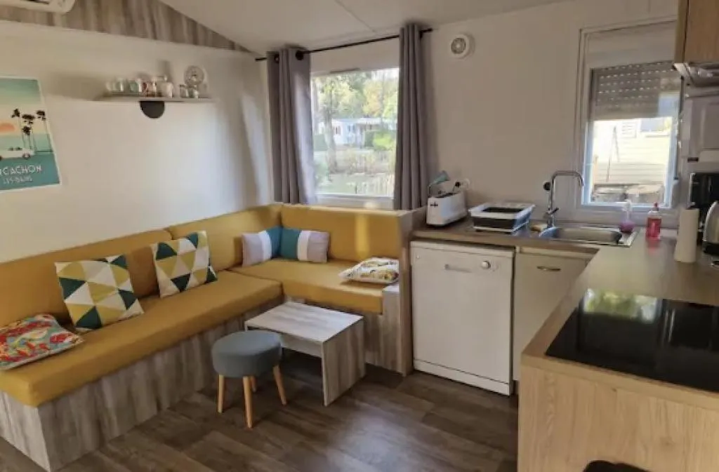 MOBIL-HOME 3 CHAMBRES LA TESTE DE BUCH, hotel in La Teste-de-Buch