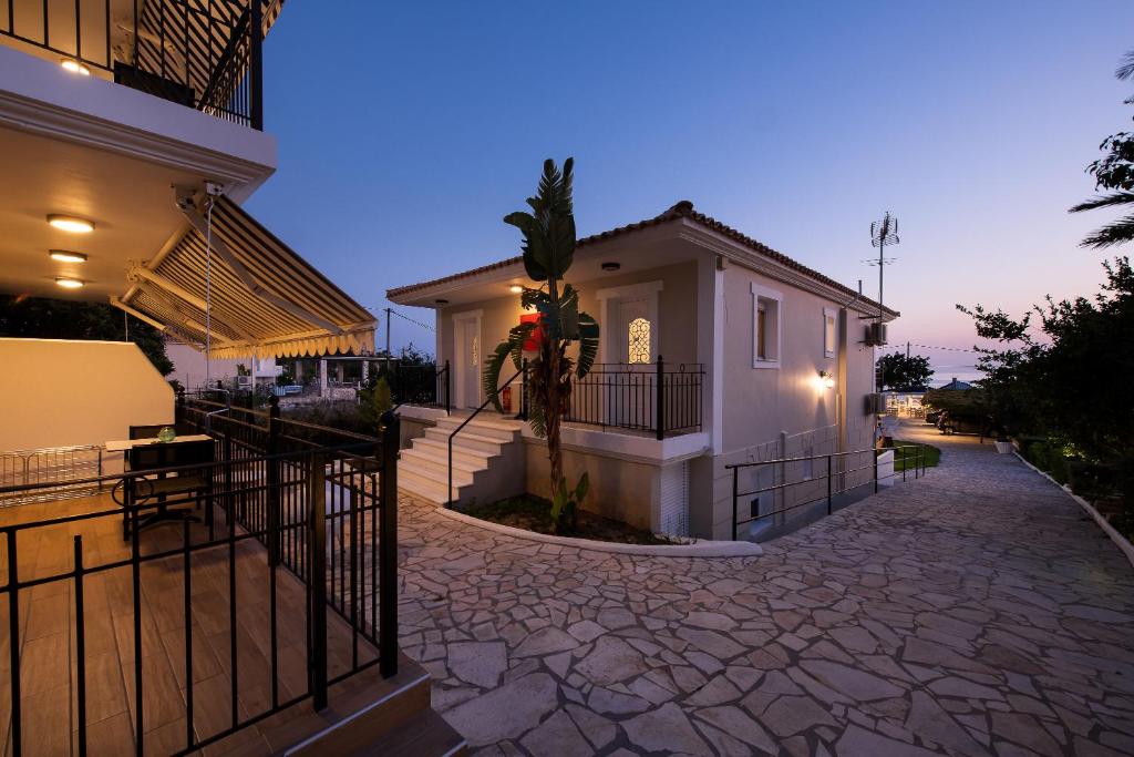 Exterior view, Barefoot Contessa in Kefalonia