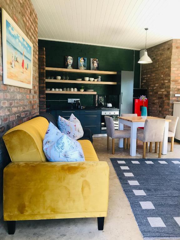 Cottage on Salvia, East London