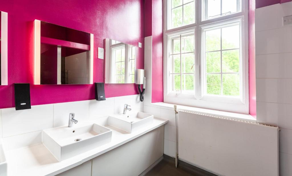 London Safestay-London-Kensington-Holland-Park facility