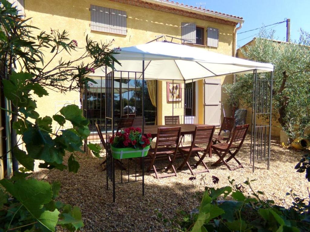 Appartement de 3 chambres avec piscine partagee et jardin a Bellegarde