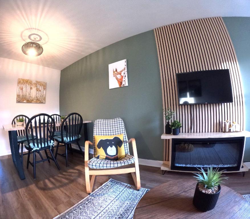 Orange Squirrel Lodge, Aviemore