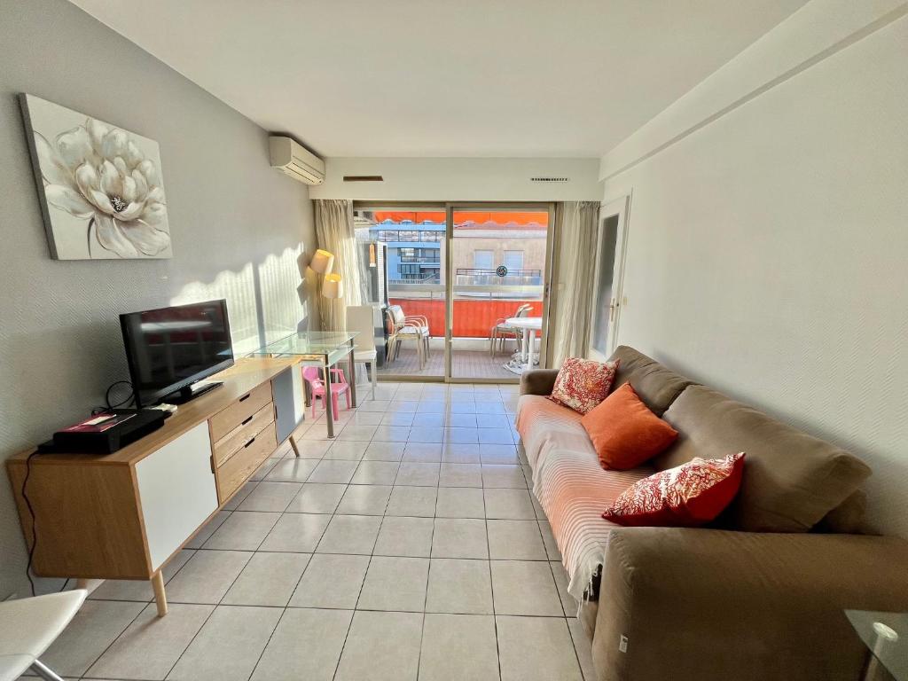 Kent studio by Welcome to Cannes, Cannes