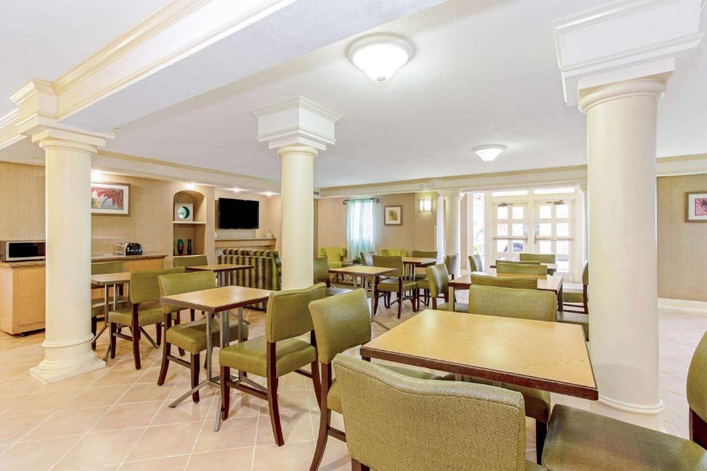 Food and beverages, La Quinta Inn by Wyndham Orlando Airport West in Orlando (FL)