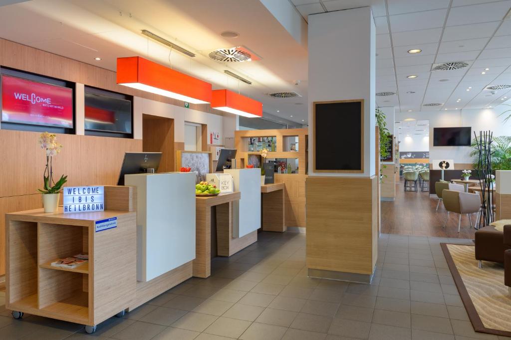 イビス ハイルブロン シティ (ibis Heilbronn City) フロント・ロビー