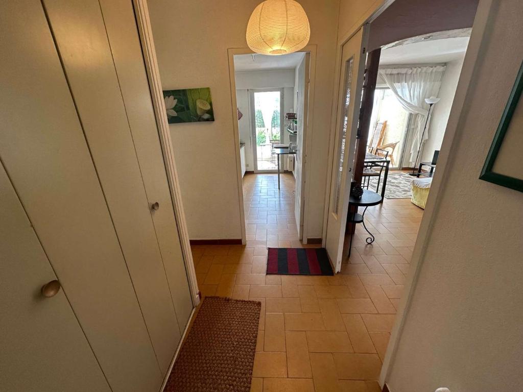 Grand T2 avec loggia et terrasse à proximité du port de Saint Mandrier et des plages - 3