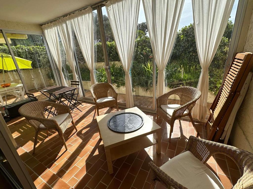 Grand T2 avec loggia et terrasse à proximité du port de Saint Mandrier et des plages - 1