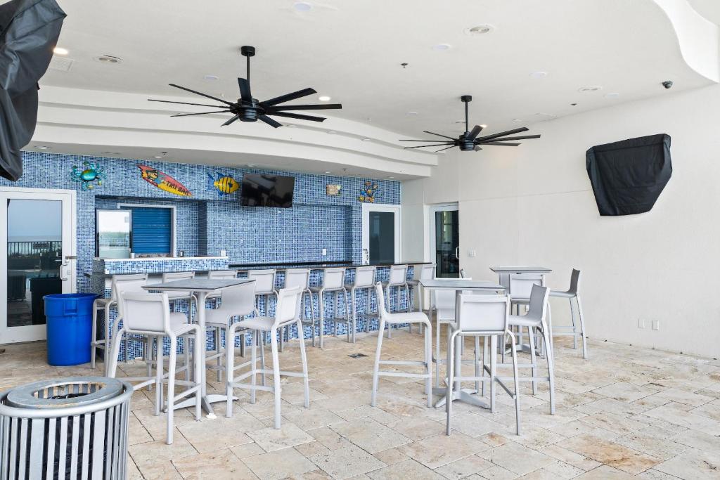 Shared lounge/TV area