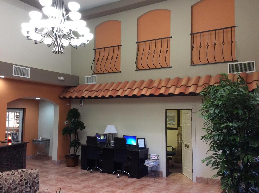 Best Western Copper Hills Inn photo