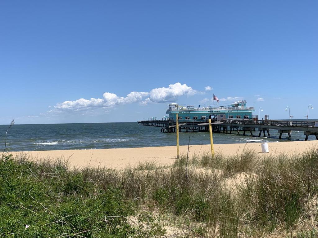 Beachfront Cottage Best Location in Ocean View! cottage, Norfolk