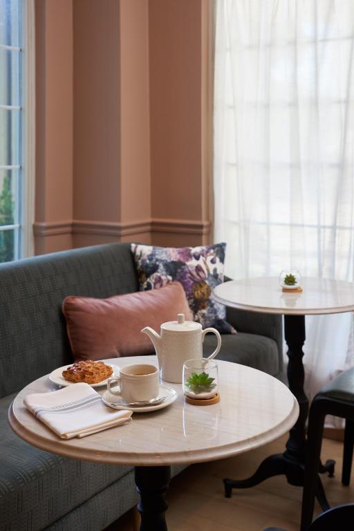 Restaurant, Hotel Vesper, Houston, a Tribute Portfolio Hotel in Houston (TX)