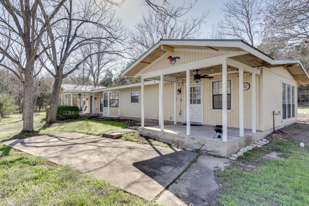 Charming Austin Home on 2 Acres 11 Mi to Dtwn!