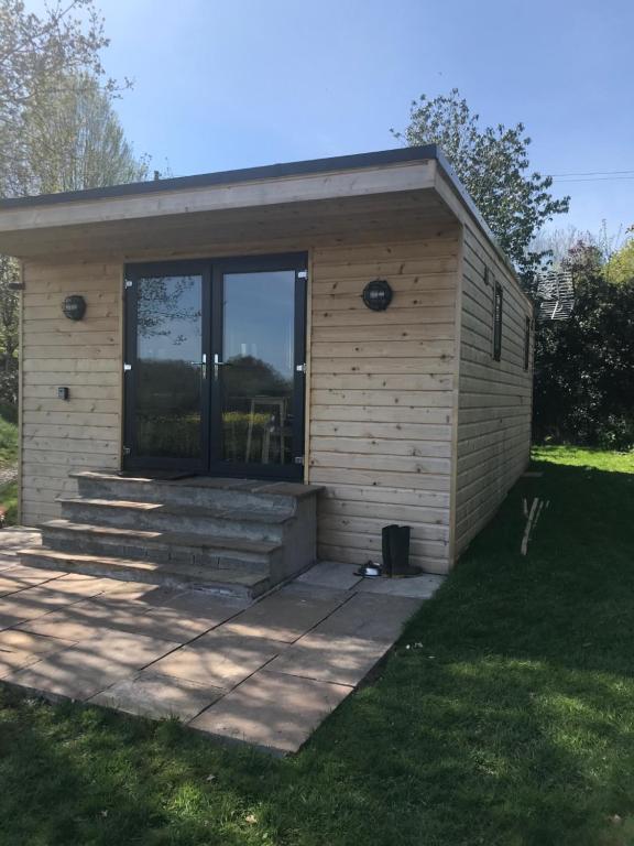 Secluded Log Cabin in beautiful private gardens, Broxwood