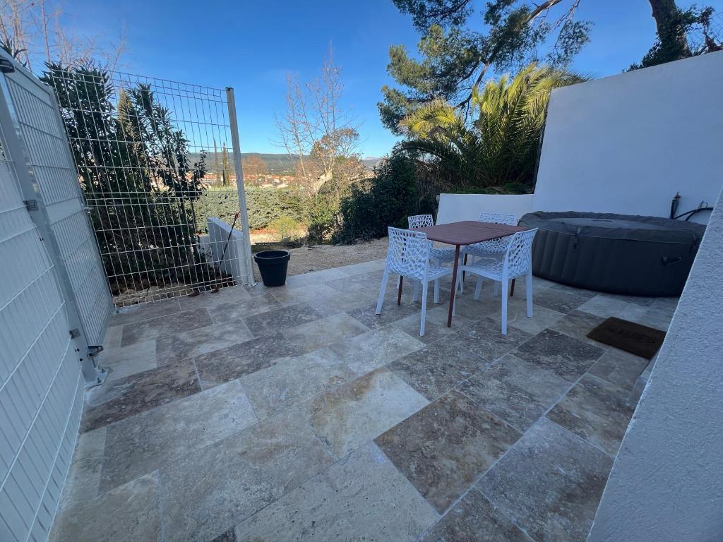 maison t2 avec jaccuzi wifi parking - 2