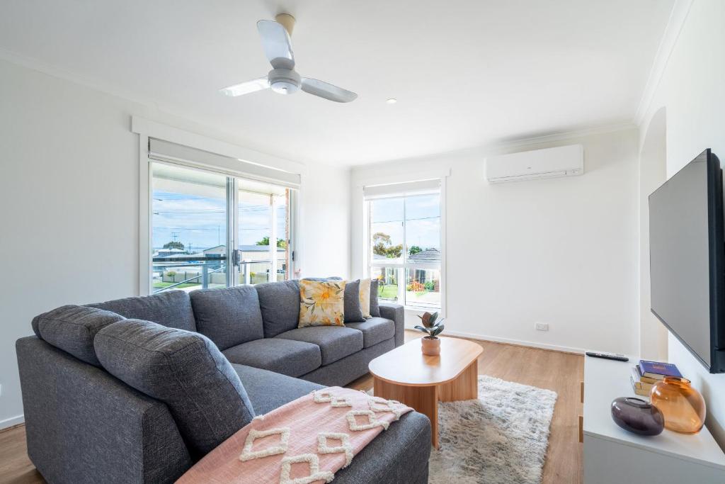 Views on the Avenue, Clifton Springs