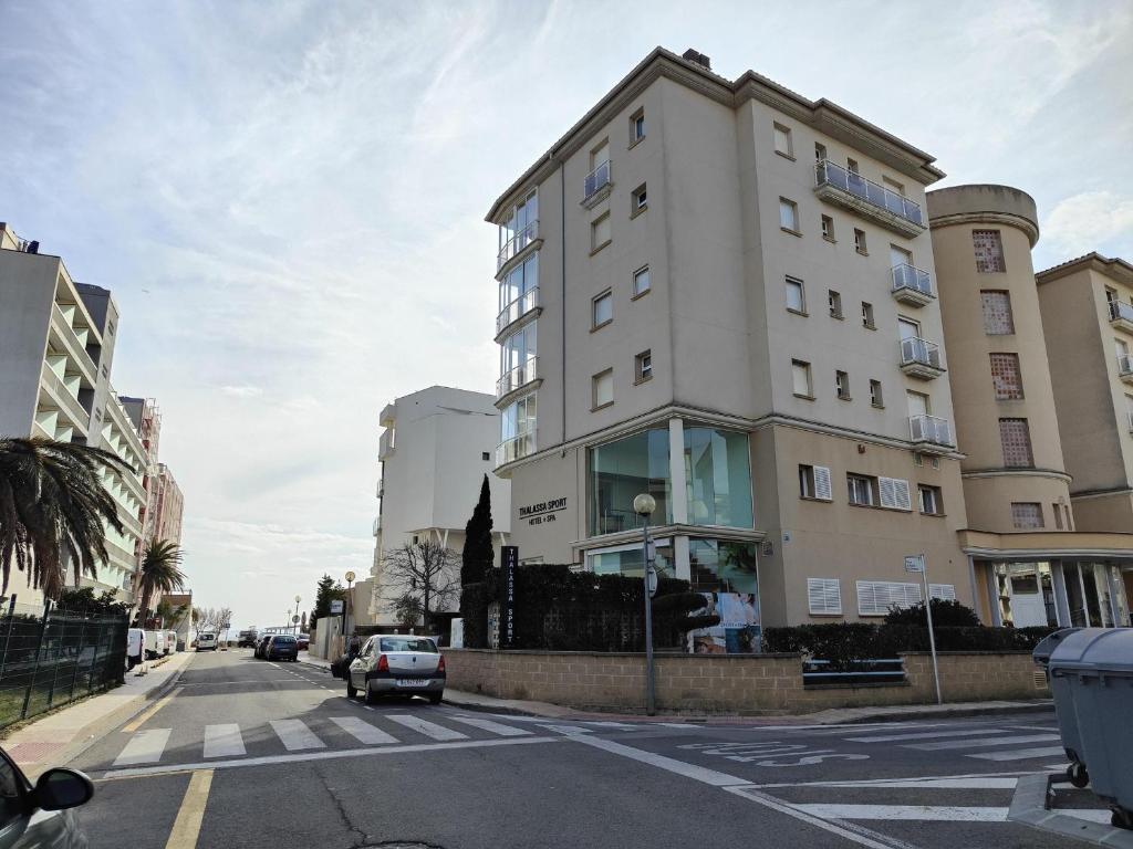 Apartamento Confortable en Roses, Playa a 20m, Terraza Amplia - ES-258-29 - 5