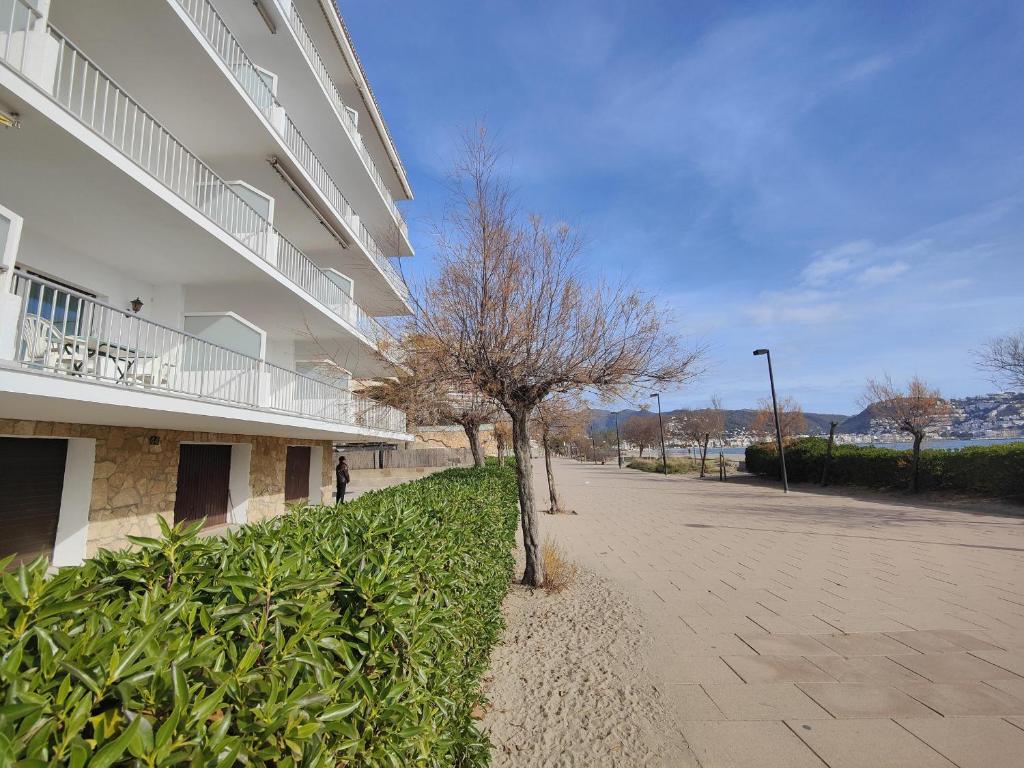 Apartamento frente al mar con gran terraza en Roses - ES-258-18 - 5