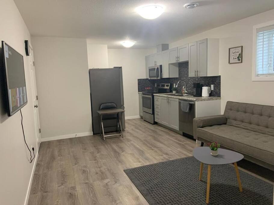 Guest Suite with Queen Bed -Home Away from Home, Regina