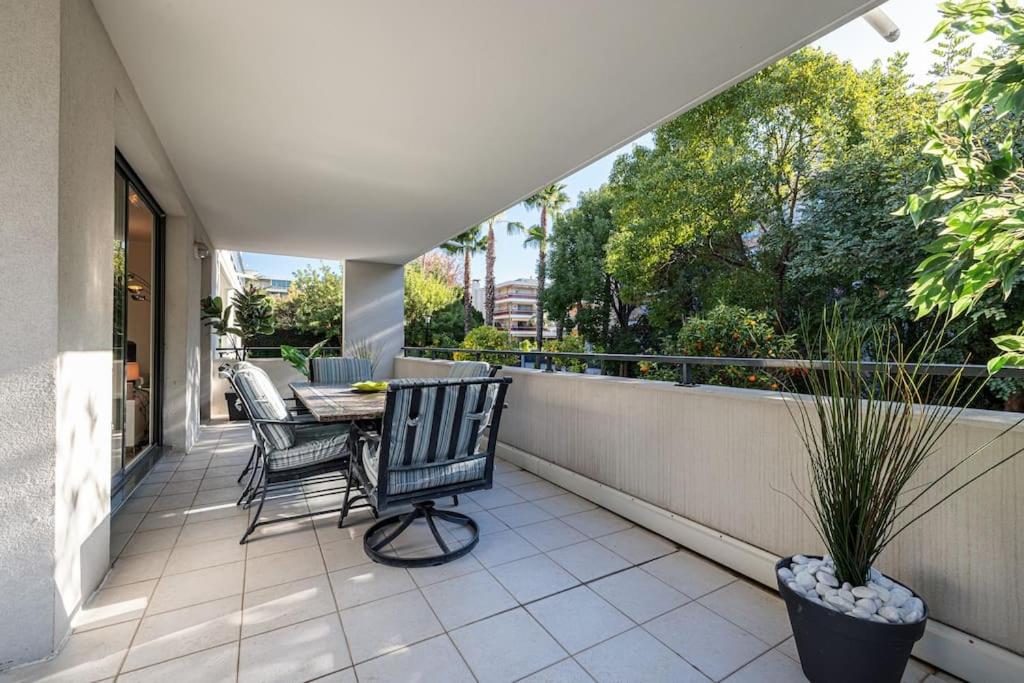 Beautiful and Spacious 2 bed Apt with Pool - 3
