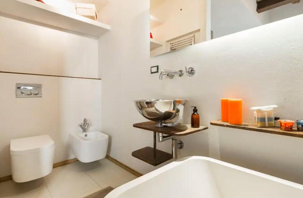 Bright and Peaceful Apartment in Historic Palazzo - 2