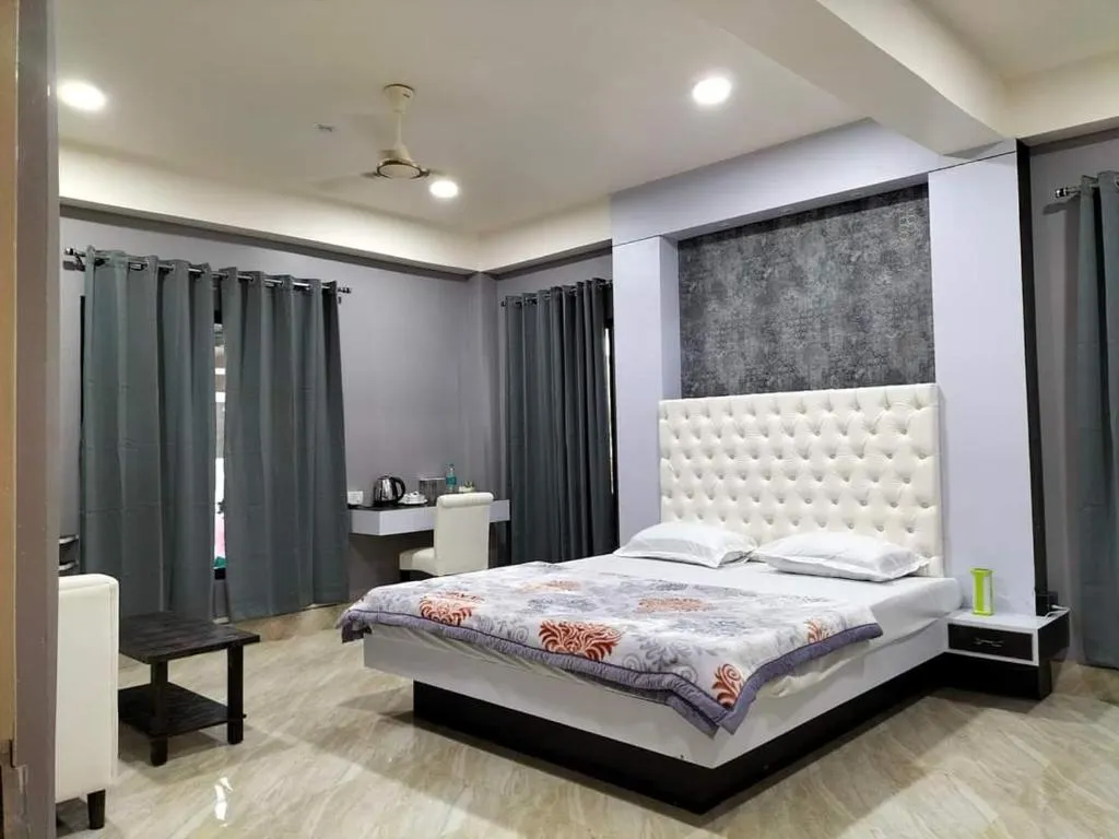 RaDiant Club & Resort, hotel in Imphal
